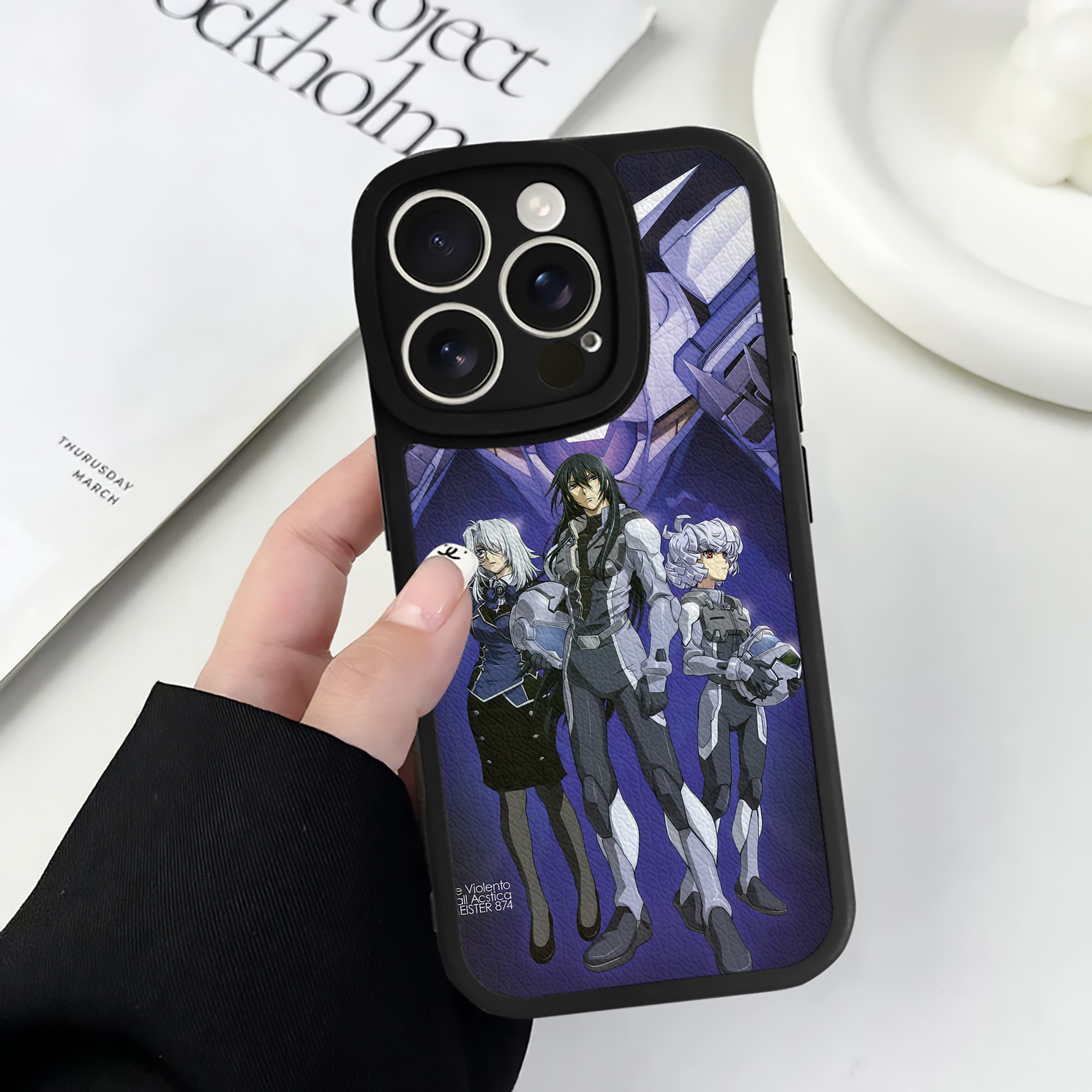 （画像用） 機動戦士ガンダム Mobile Suit Gundam 【iPhone 16シリーズ対応】シリコンスマホケース（レザー調） 材質：シリコン